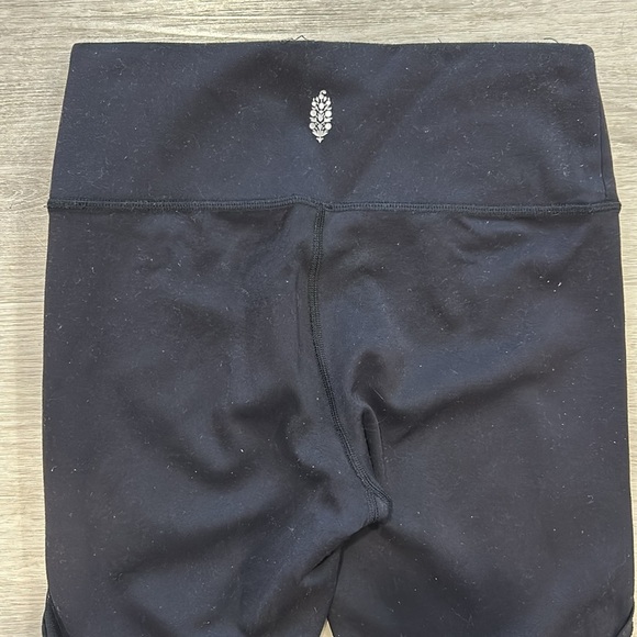 Free people movement leggings with mesh cutouts - Picture 4 of 10